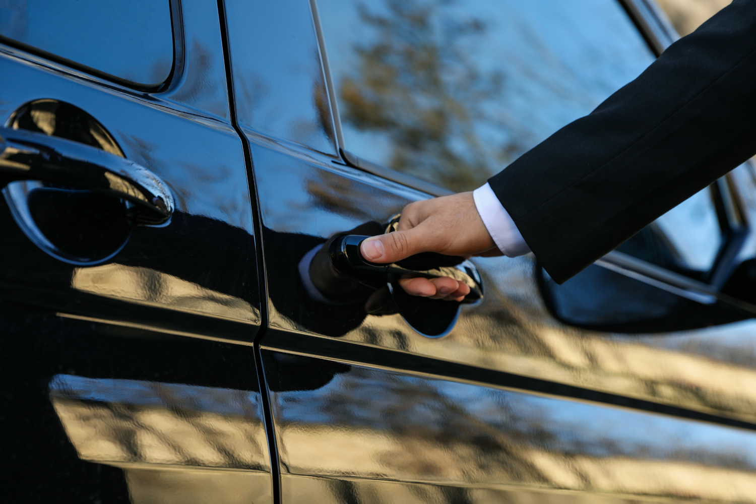 Présence Locale et Régionale, Green Transfer, Services VTC, Chauffeur privé sur la Côte d'Azur, pour Particuliers et Professionnels.